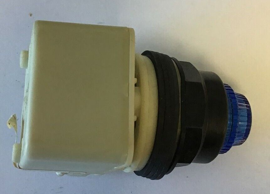 SQUARE D 9001 SKT1L31 PUSHBUTTON / PILOT LIGHT 120VAC