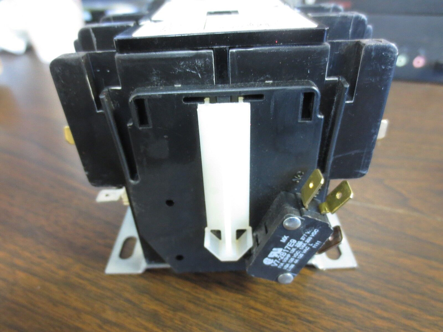 TOTALINE P282-0632 CONTACTOR 120V COIL 75A 600V w/ V7-2B17E9 SWITCH (2)