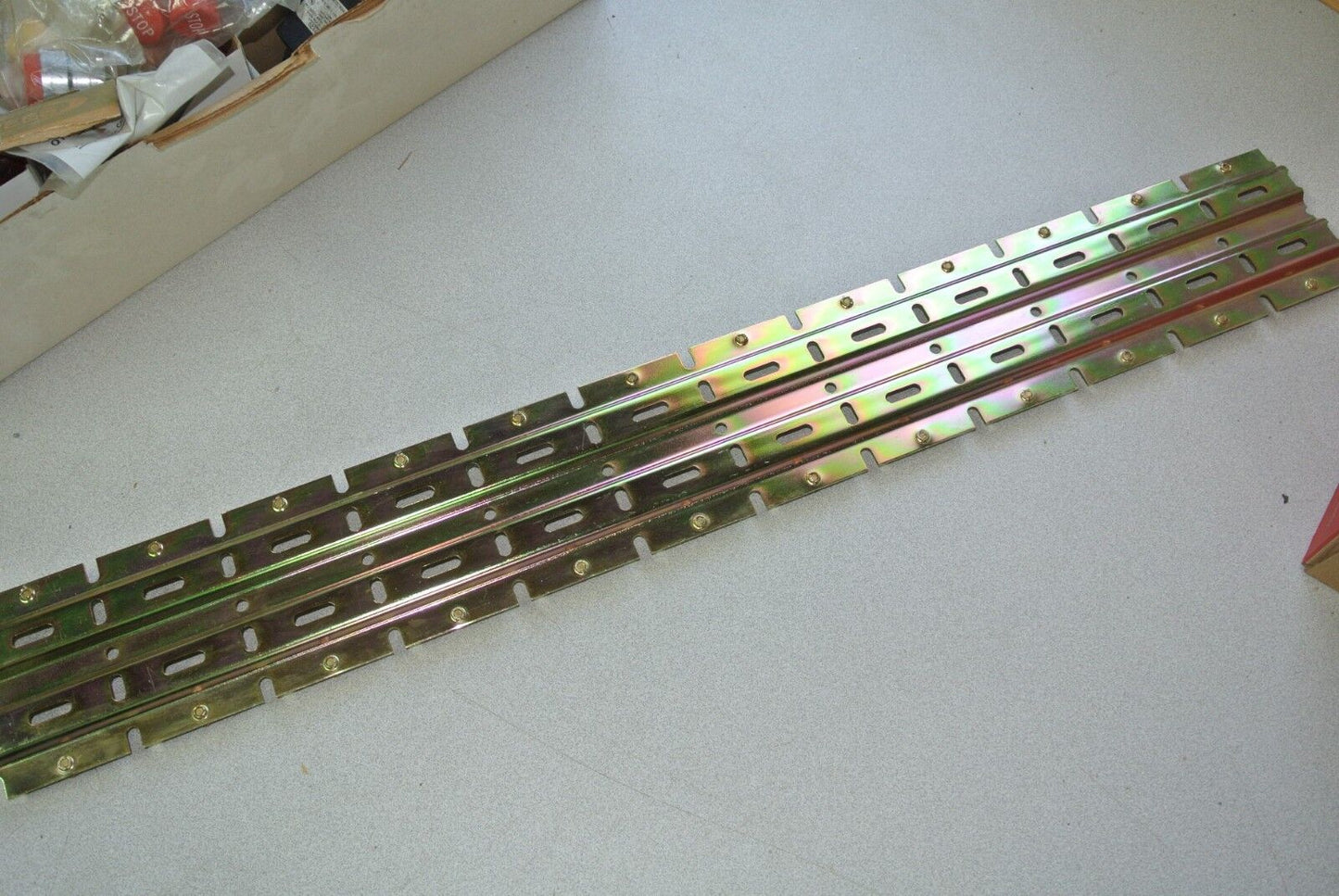 SQUARE D 8501 L-12, Ser. A - MOUNTING TRACK for 12 TYPE L RELAYS - NEW SURPLUS