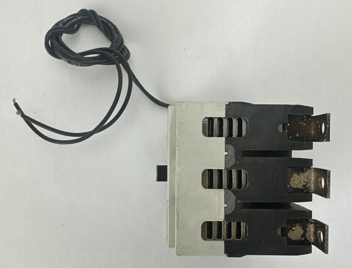 CUTLER HAMMER GDB3040 CIRCUIT BREAKER 480VAC 250VDC 3P 40A GDB 14K 1373D62G01