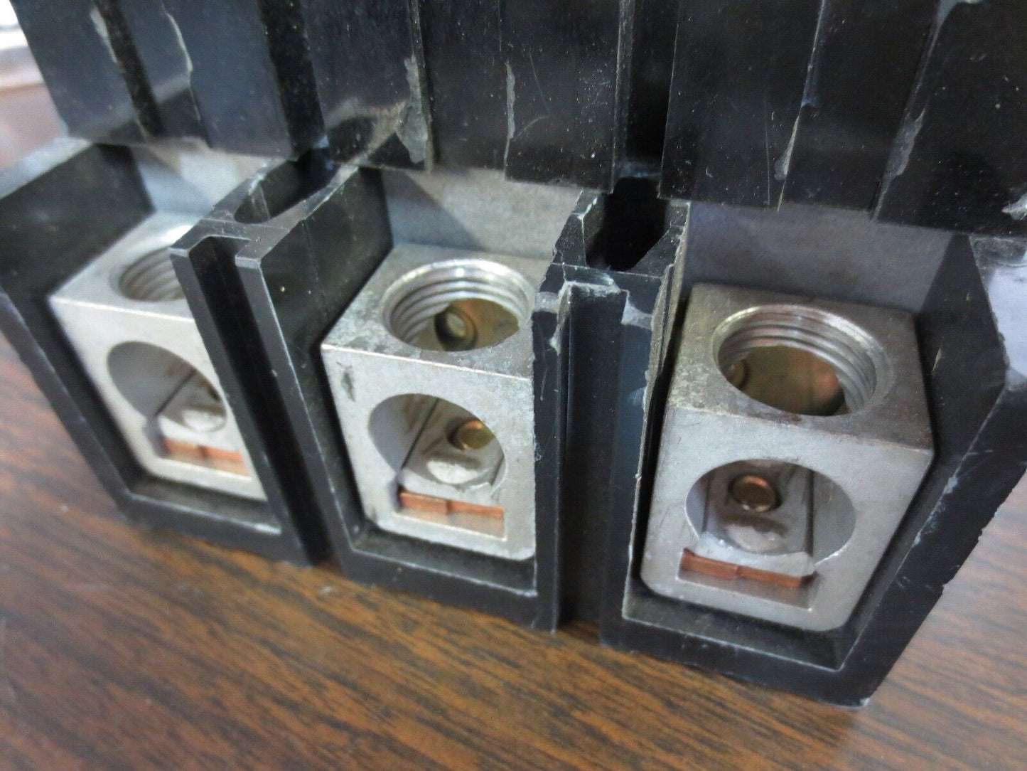 SQUARE D Q2L3150 CIRCUIT BREAKER 150A, 240VAC 3-POLE - ONLY 1 LUG SCREW