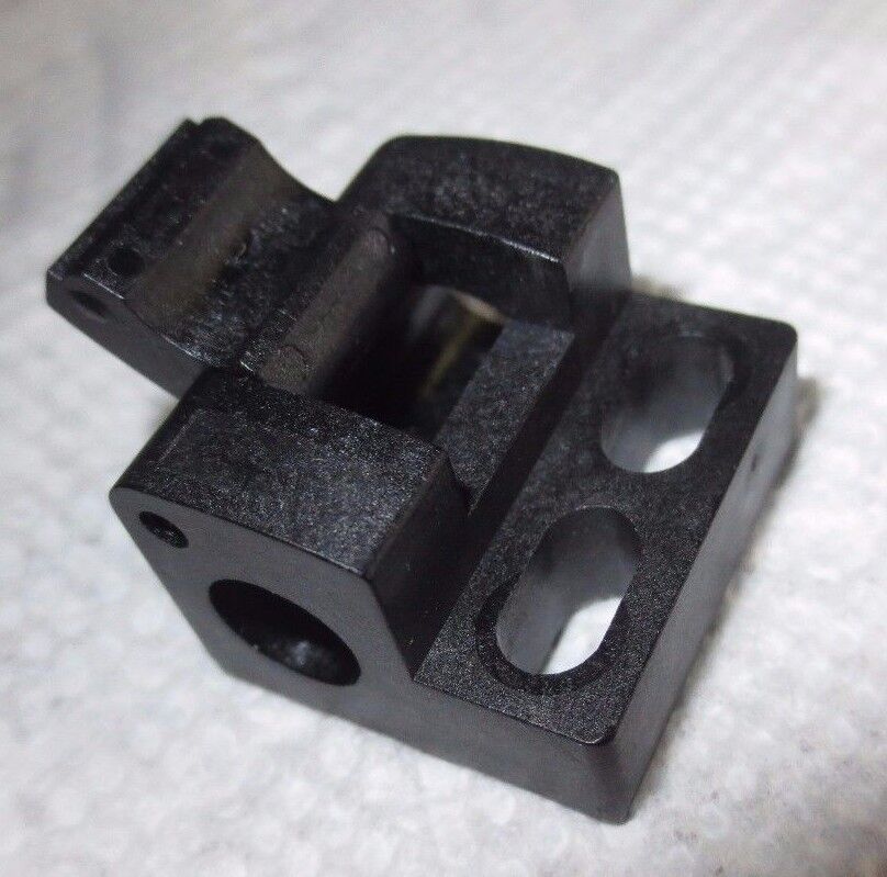 PEPPERL + FUCH BF 8-F MOUNTING FLANGE for M8-thread CYL. SENSORS - NEW SURPLUS