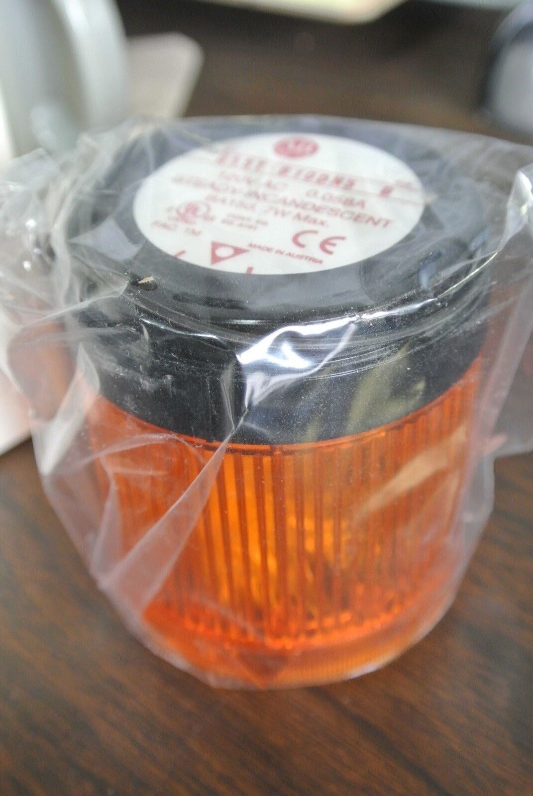ALLEN-BRADLEY 855T-B10DN5 - AMBER STACK LIGHT, STEADY - 120VAC - NEW SURPLUS