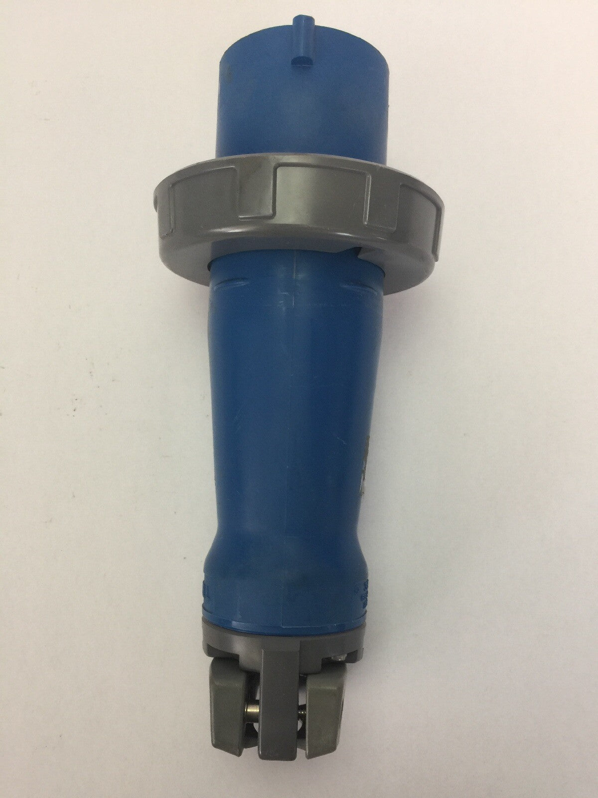 HUBBEL 363P6W PIN & SLEEVE WATERTIGHT PLUG 63A 220VAC 2 POLE 3 WIRE GROUNDING (3