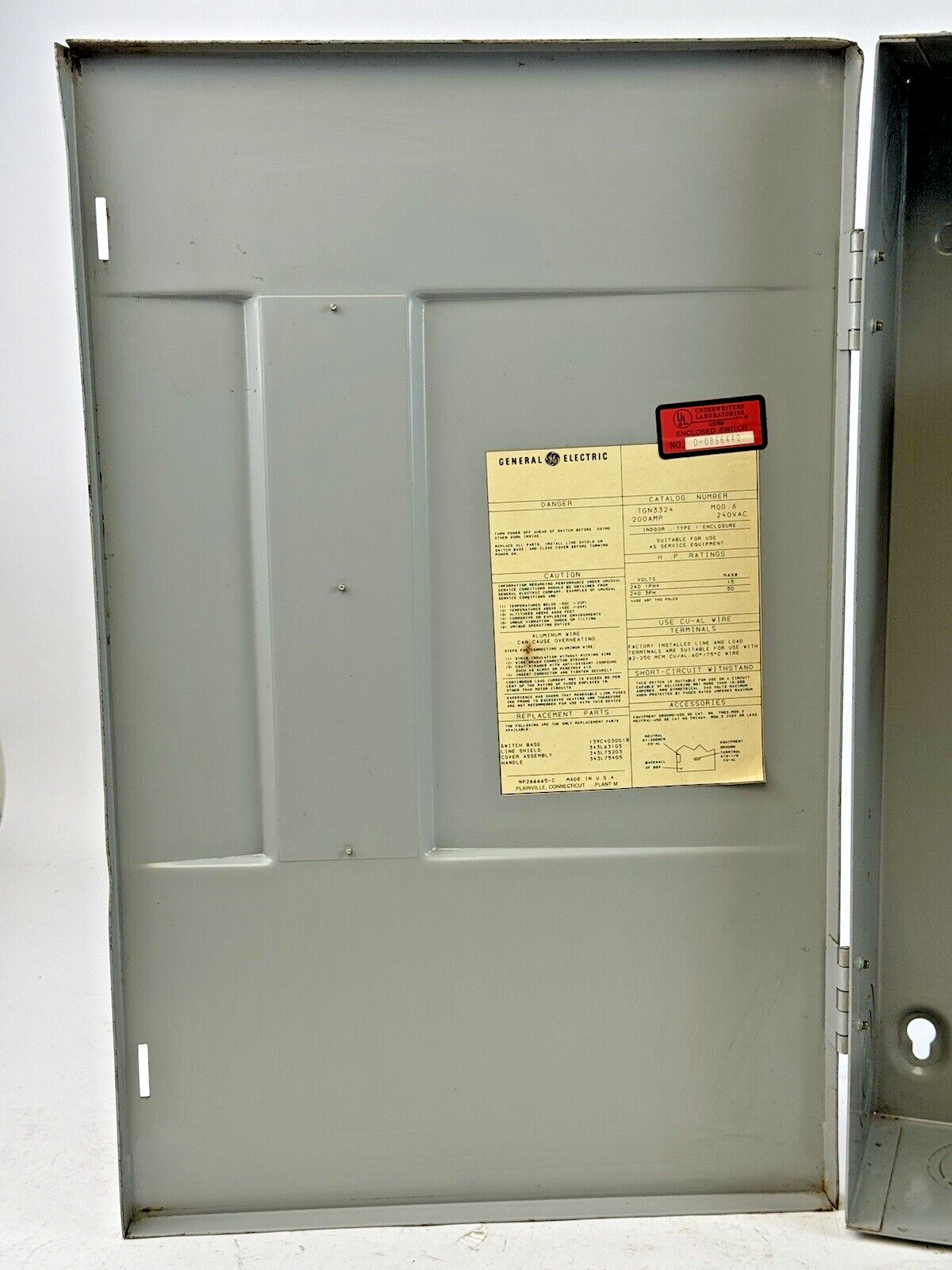 GE - TGN3324 MODEL 6 - SAFETY SWITCH NON-FUSIBLE - 200A/ 240VAC/ 3 POLE/ TYPE 1