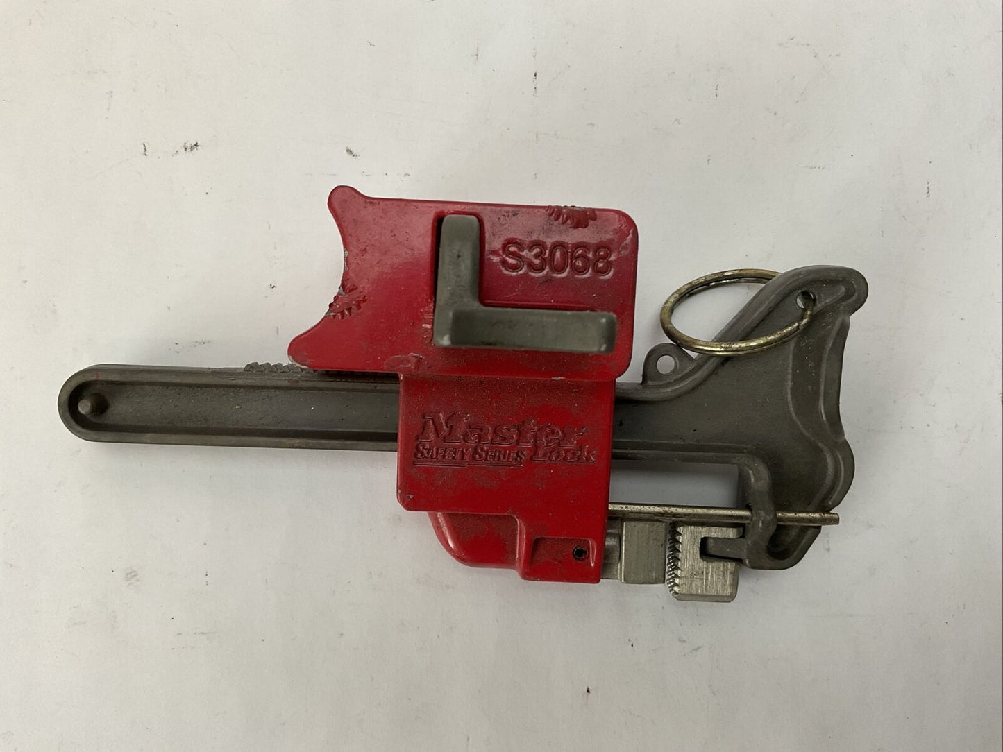 MASTER LOCK SAFETY SERIES S3068 BALL VALVE LOCKOUT