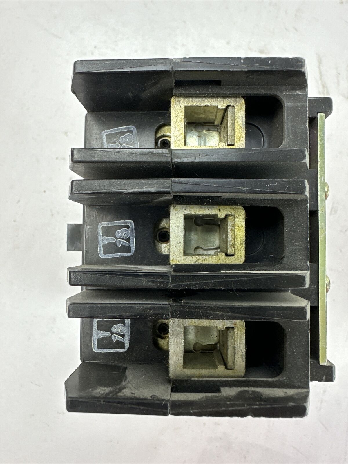 CUTLER HAMMER GHB3040 CIRCUIT BREAKER 3POLE 40AMP 277/480VAC 240VAC 125/250VDC
