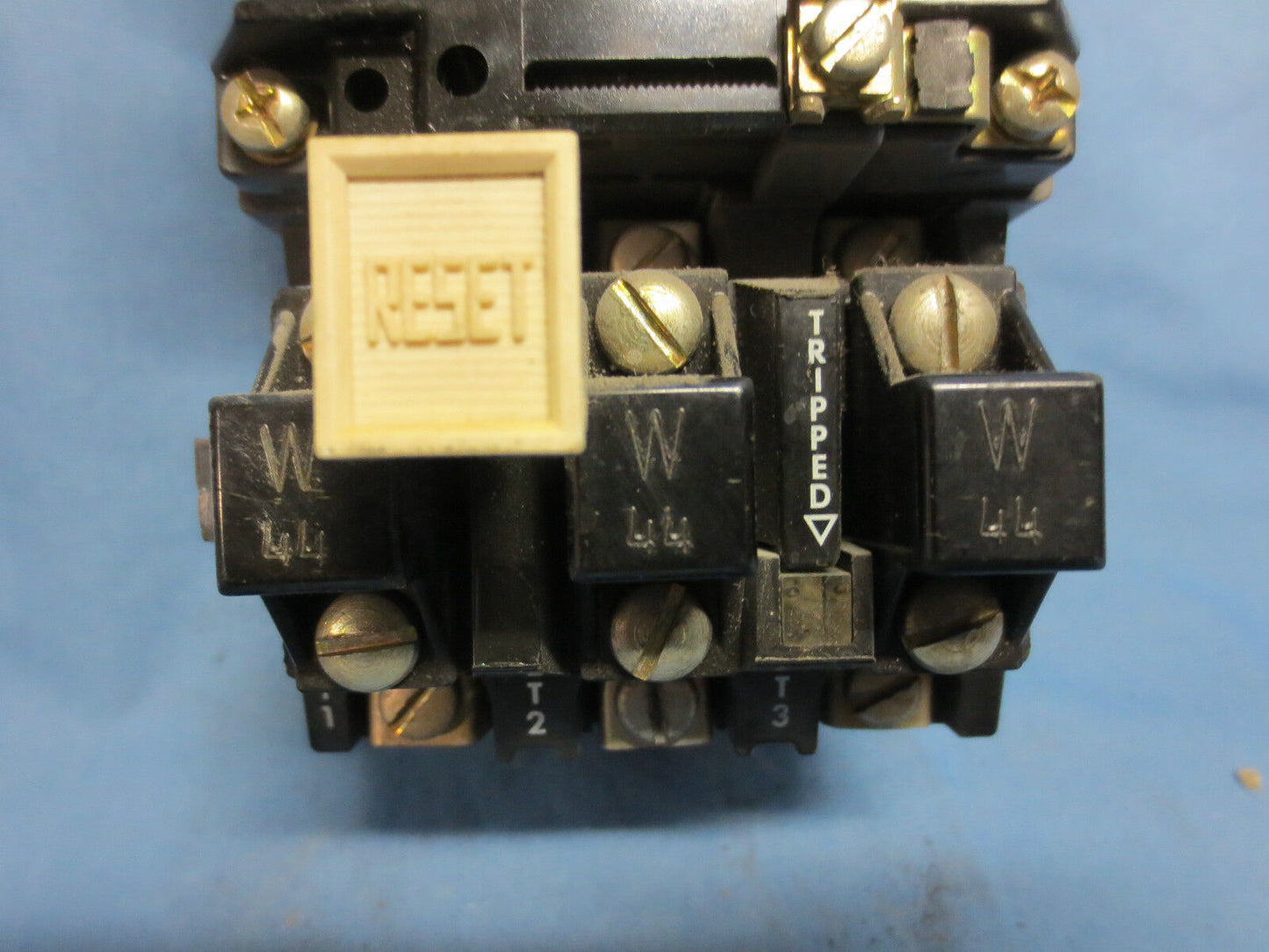 ALLEN-BRADLEY 509-AOD STARTER Ser B w/ W44 HEATERS, CB236 COIL, 595-A AUX CONT