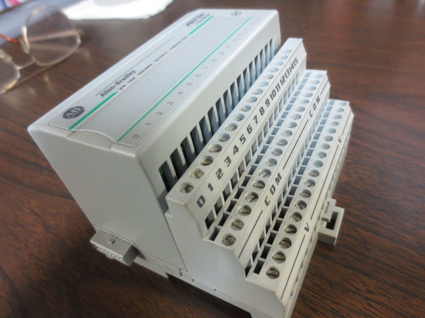 ALLEN-BRADLEY OUTPUT MODULE 1794-OB16P Ser. A Rev. A01 FLEX I/O - w/ BASE