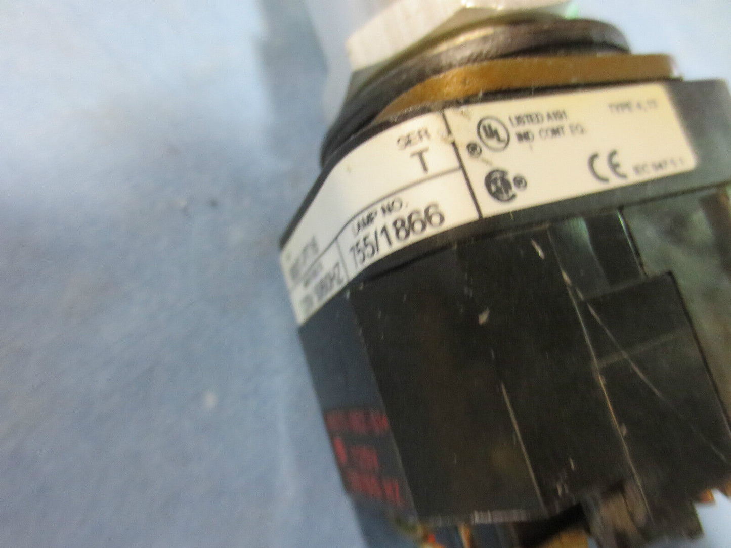 ALLEN-BRADLEY ILLUMINATED PUSH BUTTON, GREEN, 800T-PT16, Ser. T