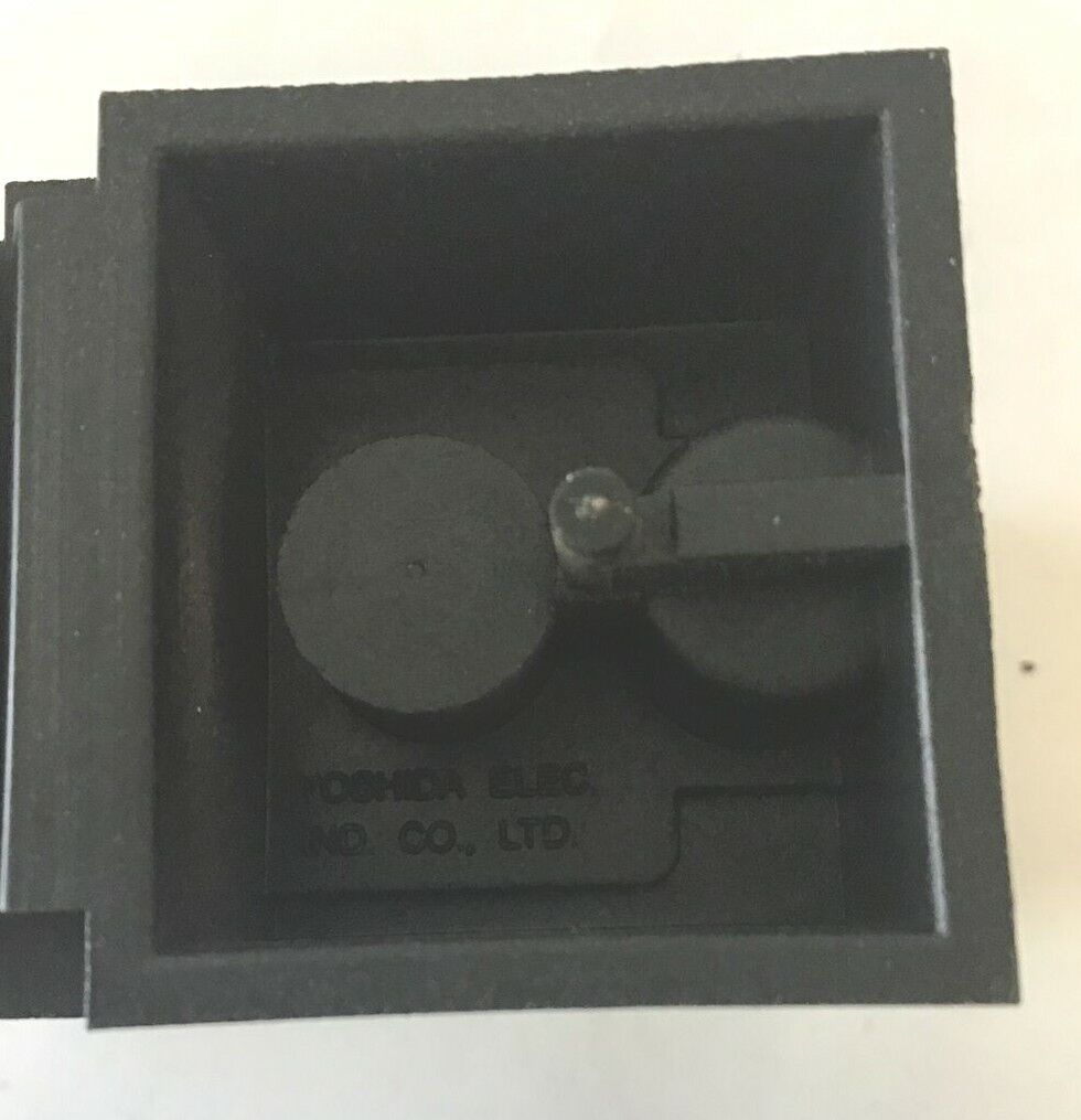 YOSHIDA FH-32 FUSE HOLDER 600VAC 30A ***LOTOF3***