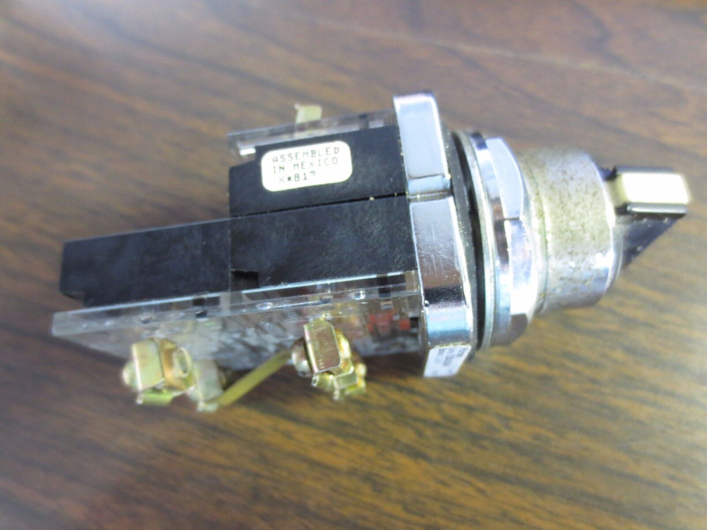 FURNAS 52SA2GAB Ser. F - THREE-POSITION SWITCH, CENTER OFF + 52BAJ