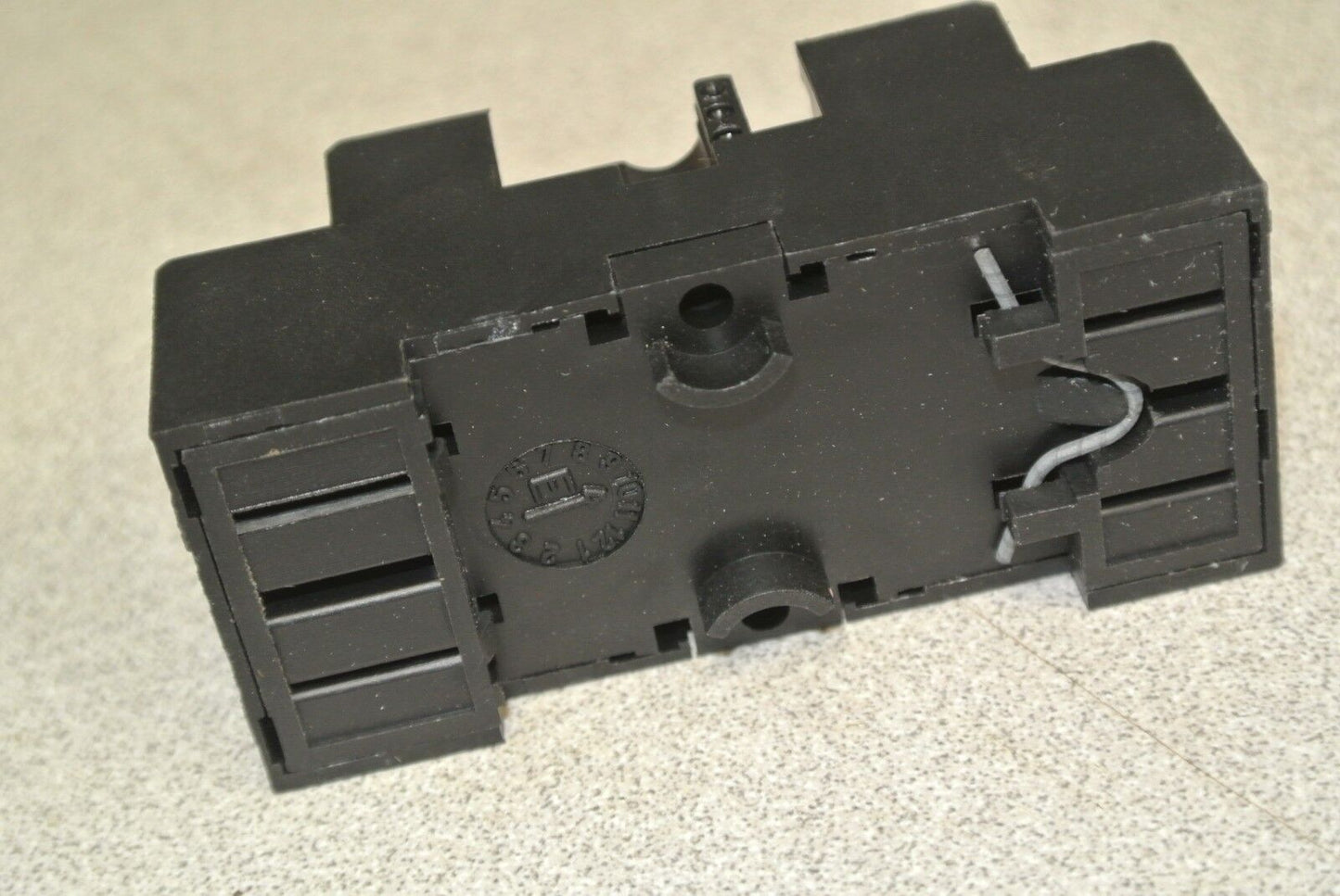 ALLEN-BRADLEY 700-HN103 Ser. B / 14-BLADE SOCKET / BASE / NEW SURPLUS