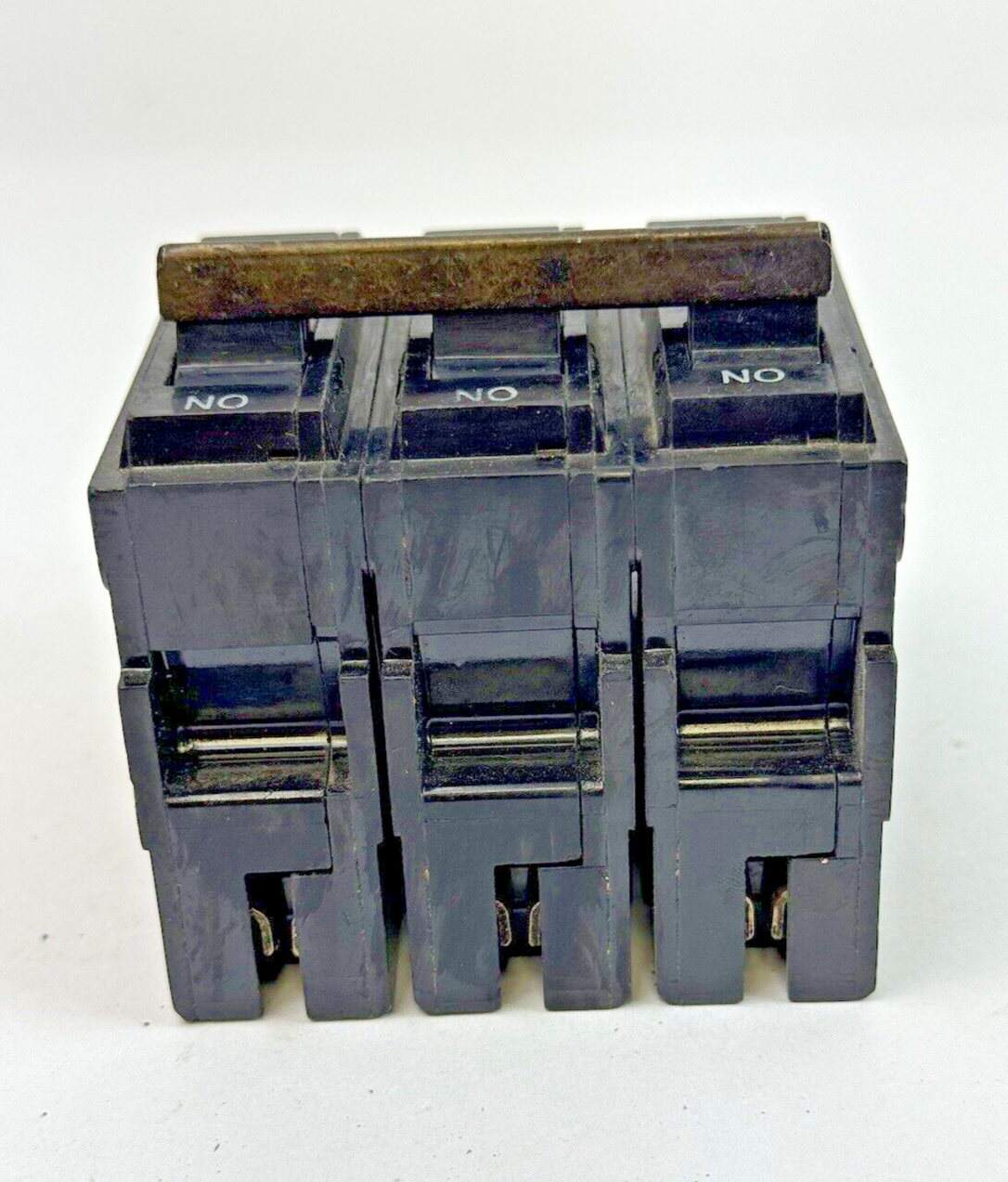 GE - THQL32015 - COMMON TRIP CIRCUIT BREAKER - 3 POLE, 15 A, 240 VAC