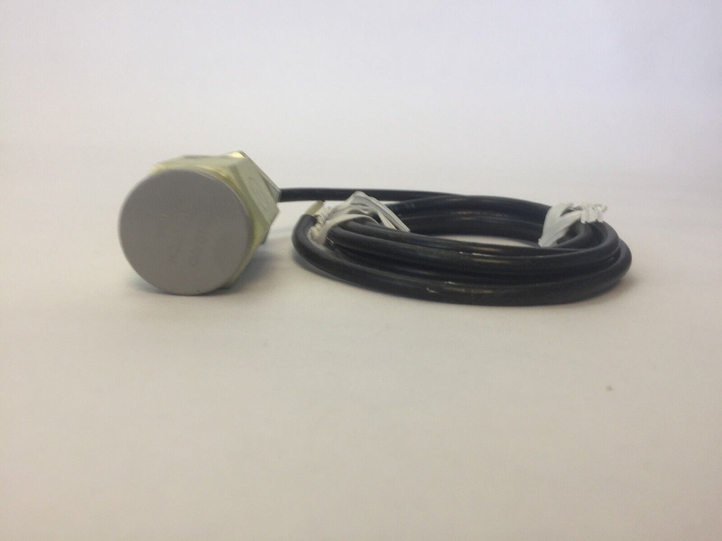 MICRO SWITCH A HONEYWELL DIVISION FMSA1-6B PROXIMITY SWITCH