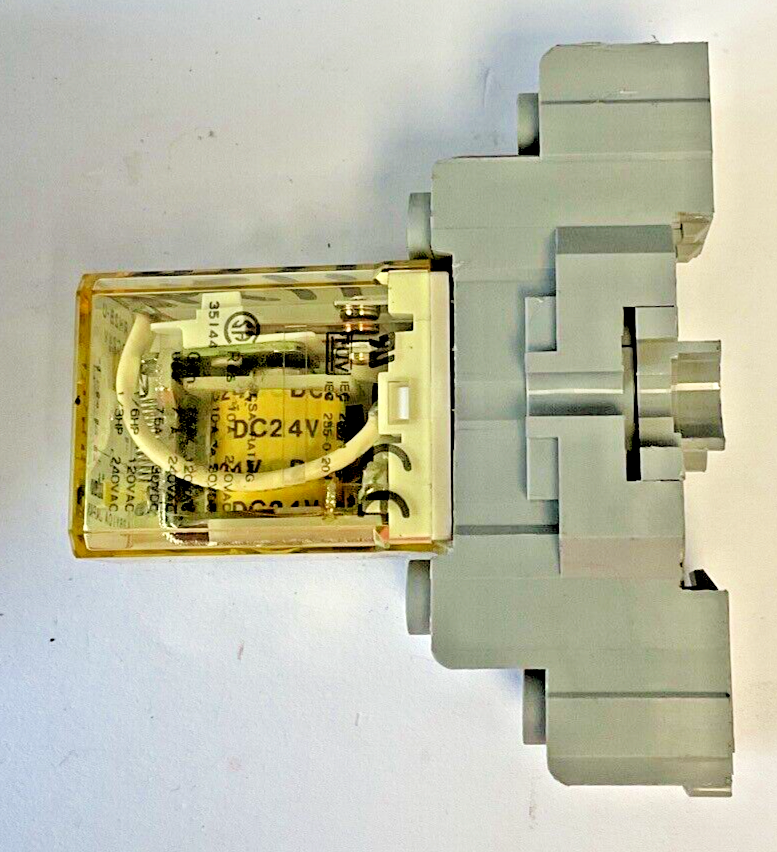 IDEC SH2B-05C RELAY SOCKET / RH2B-U RELAY 24VDC ***LOTOF2***