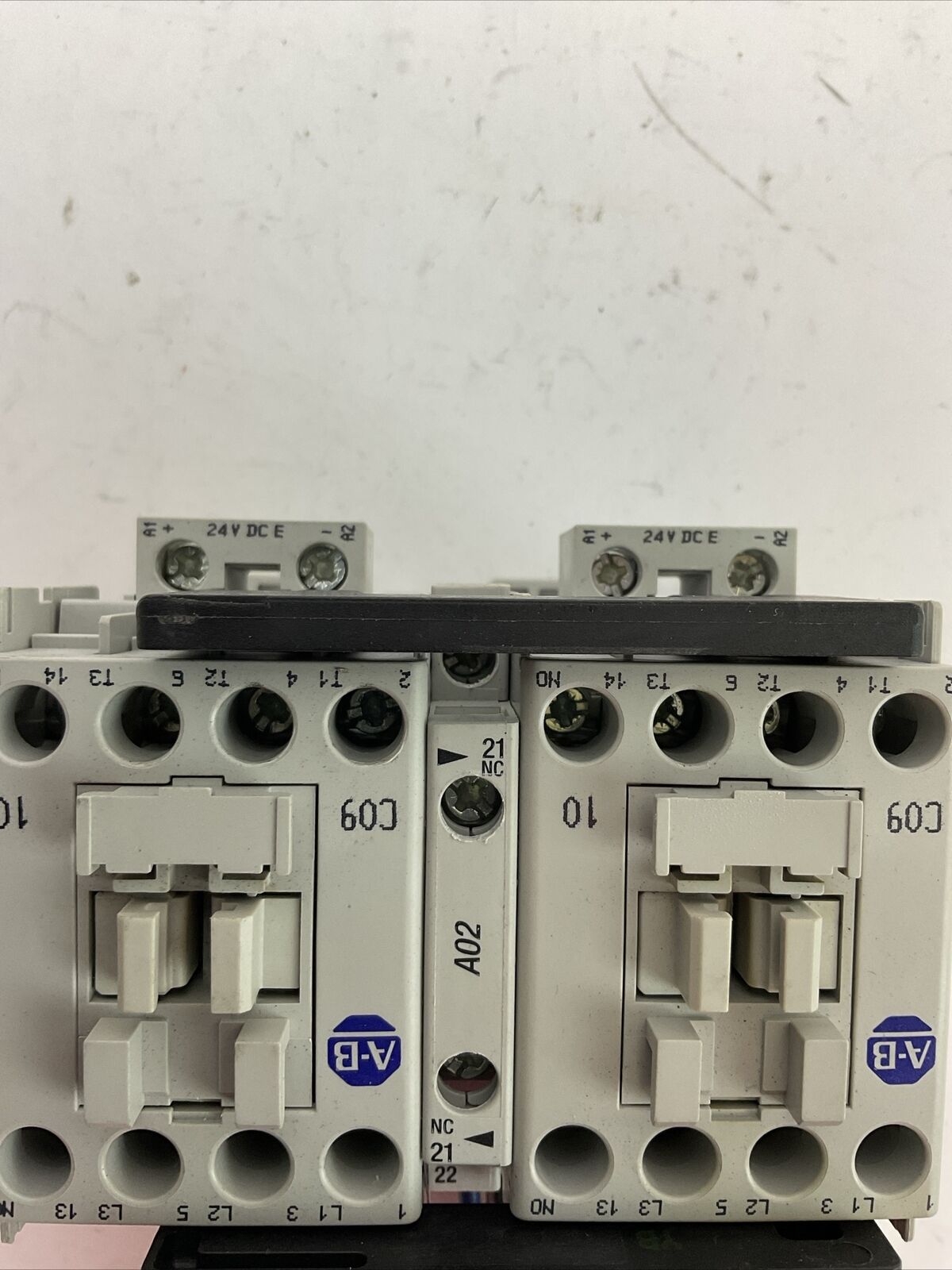 ALLEN BRADLEY REVERSING ECONOMY STARTER (140M-C2E-B16 + 100-C09E*10 COIL 24VDC)