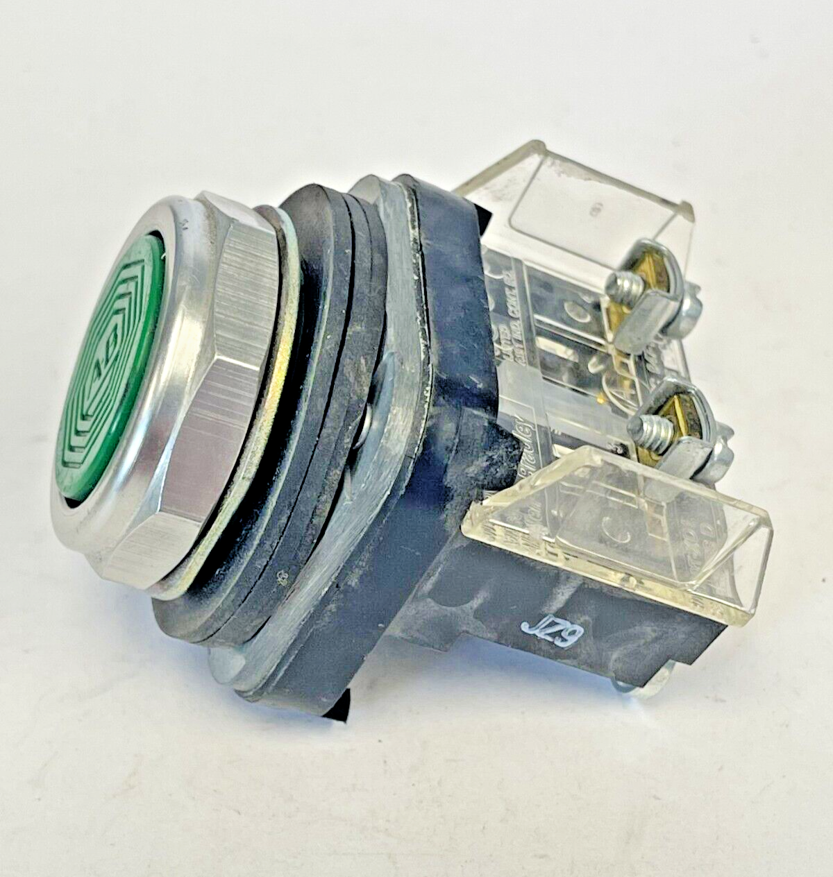 ALLEN BRADLEY - 800T-XD1 SER D - MOMENTARY PUSH BUTTON - GREEN
