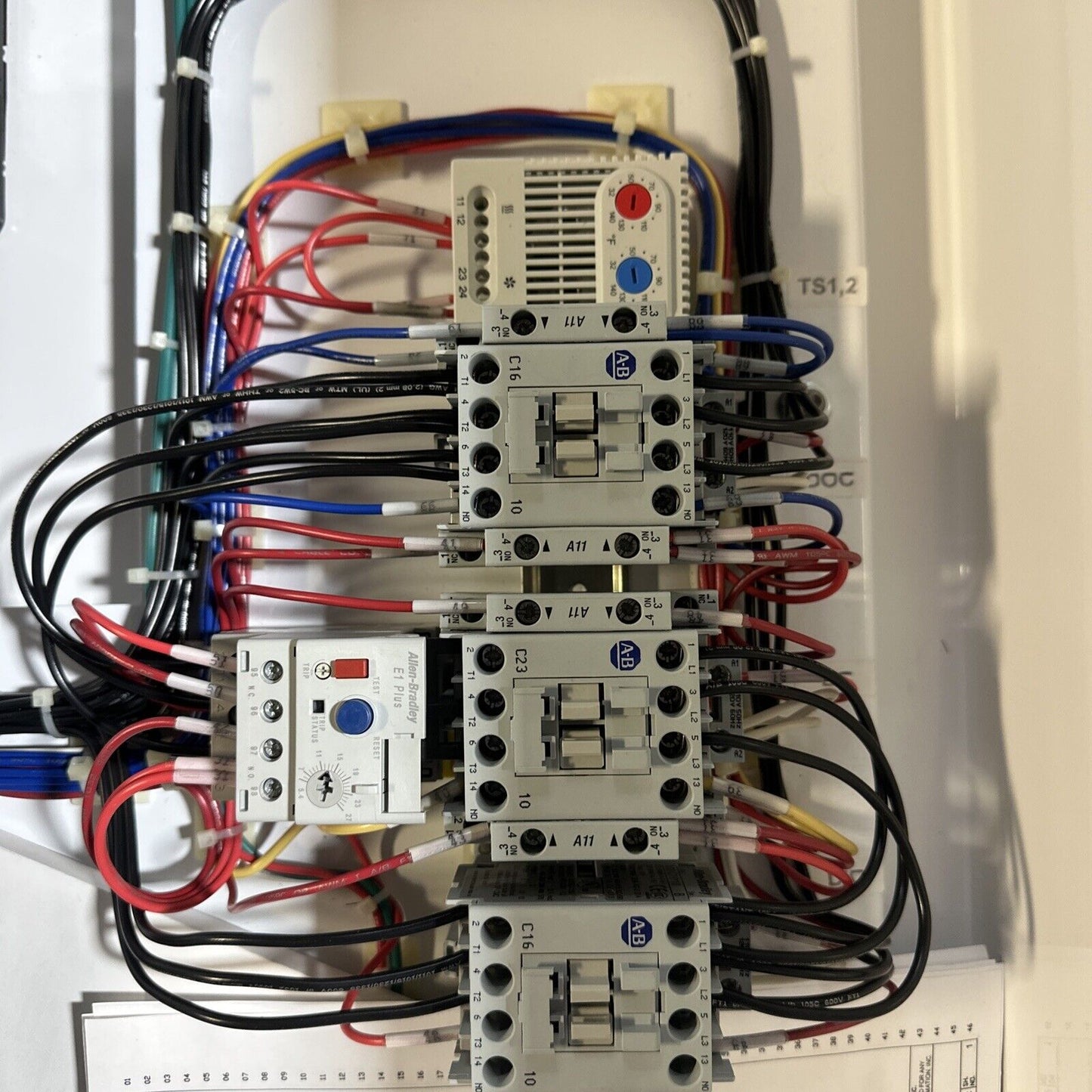 ROCKWELL AUTOMATION VTAC 9 HVAC DRIVE 9V1041HRNB30 S7-643A-V9-10 460VAC 10HP
