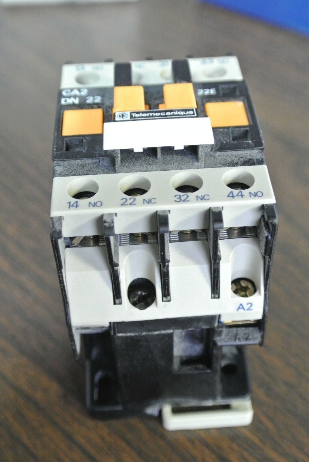 TELEMECANIQUE CA2DN22F6 CONTROL RELAY - 600VAC - 575V, 60Hz COIL - NEW SURPLUS
