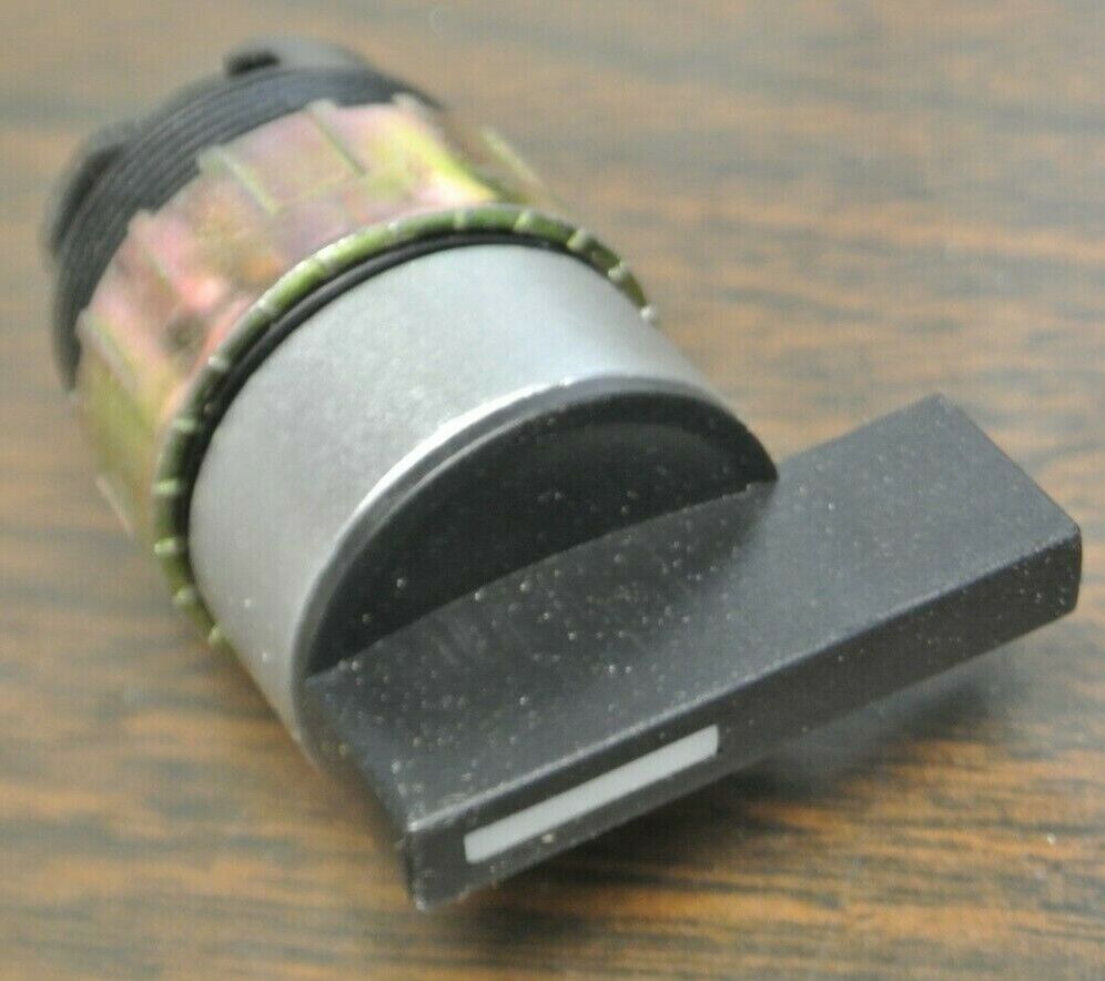 GENERAL ELECTRIC CR304ASM34B / 3-POSITION SELECTOR SWITCH OPERATOR / NEW SURPLUS
