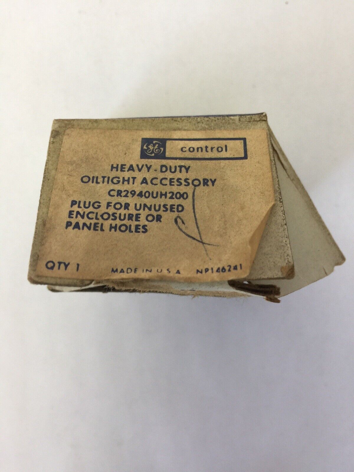GE CR2940UH200 PLUG FOR UNUSED ENCLOSURE OR PANEL HOLES HEAVY DUTY OILTIGHT ACCE