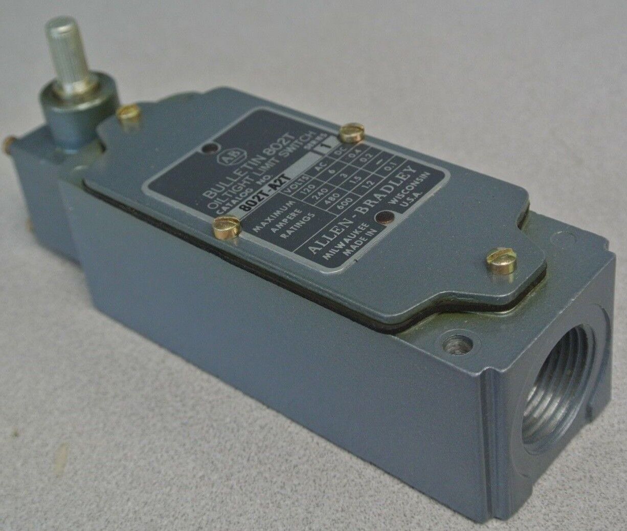 ALLEN-BRADLEY 802T-A2T OILTIGHT LIMIT SWITCH / SPRING RETURN / NEW SURPLUS