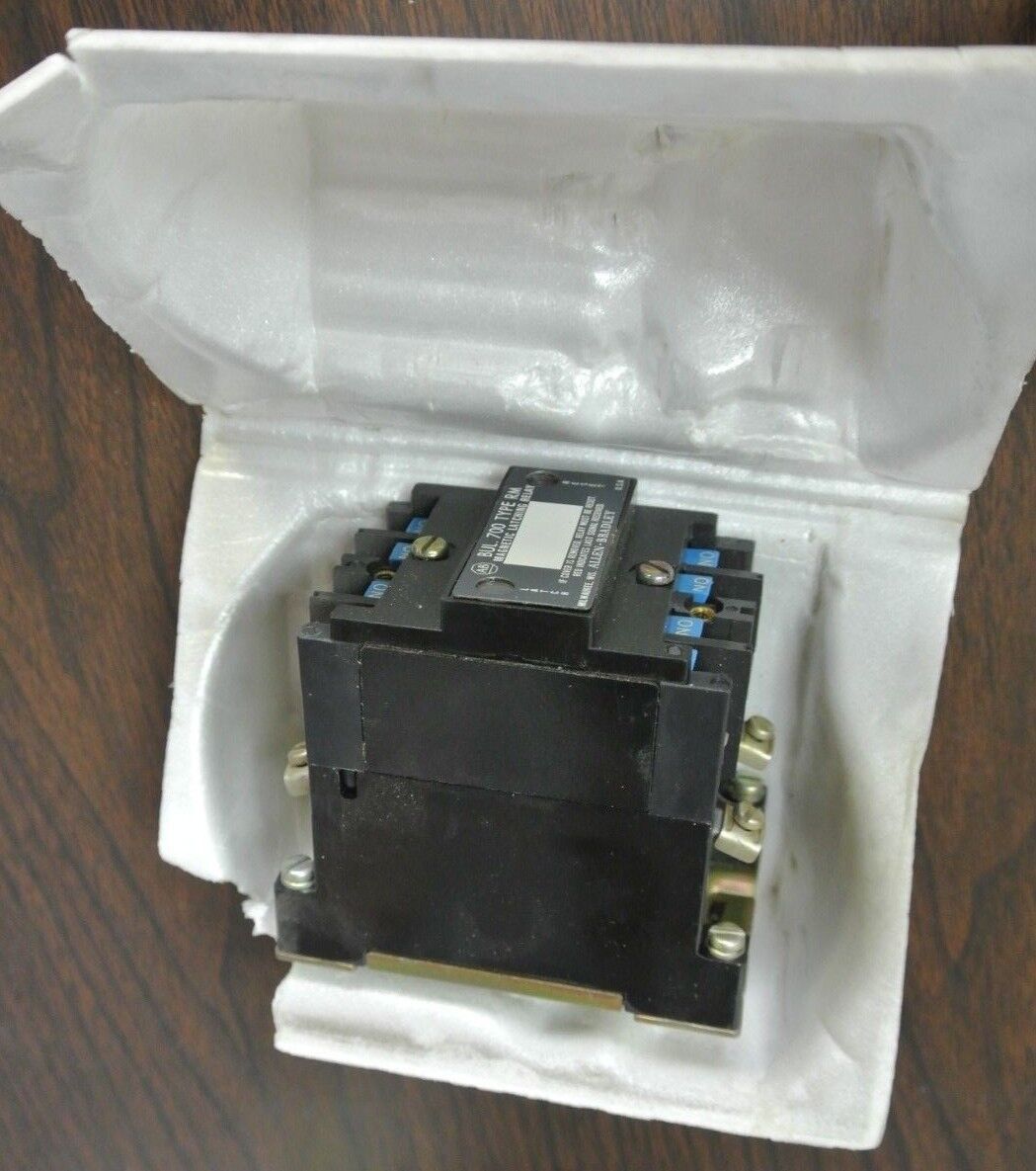 ALLEN-BRADLEY 700-RM400A1 INDUSTRIAL CONTROL RELAY / MAGNETIC LATCHING RELAY NEW