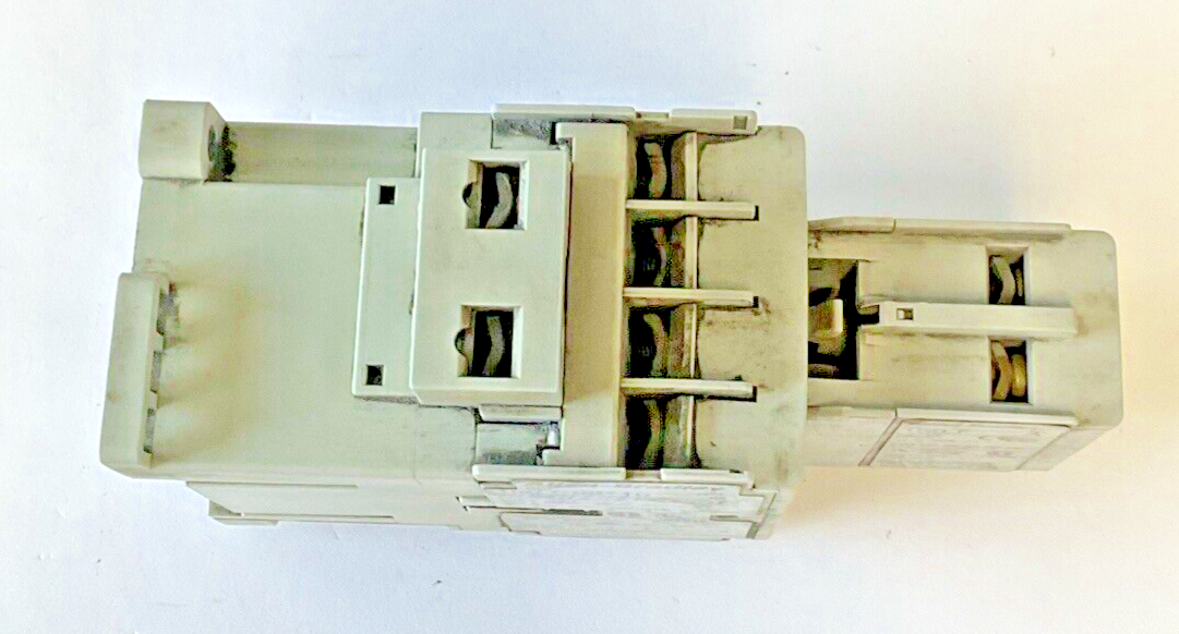 ALLEN BRADLEY 100-C09*10 CONTACTOR SER.A W/100-F AUX CONTACT SER.A