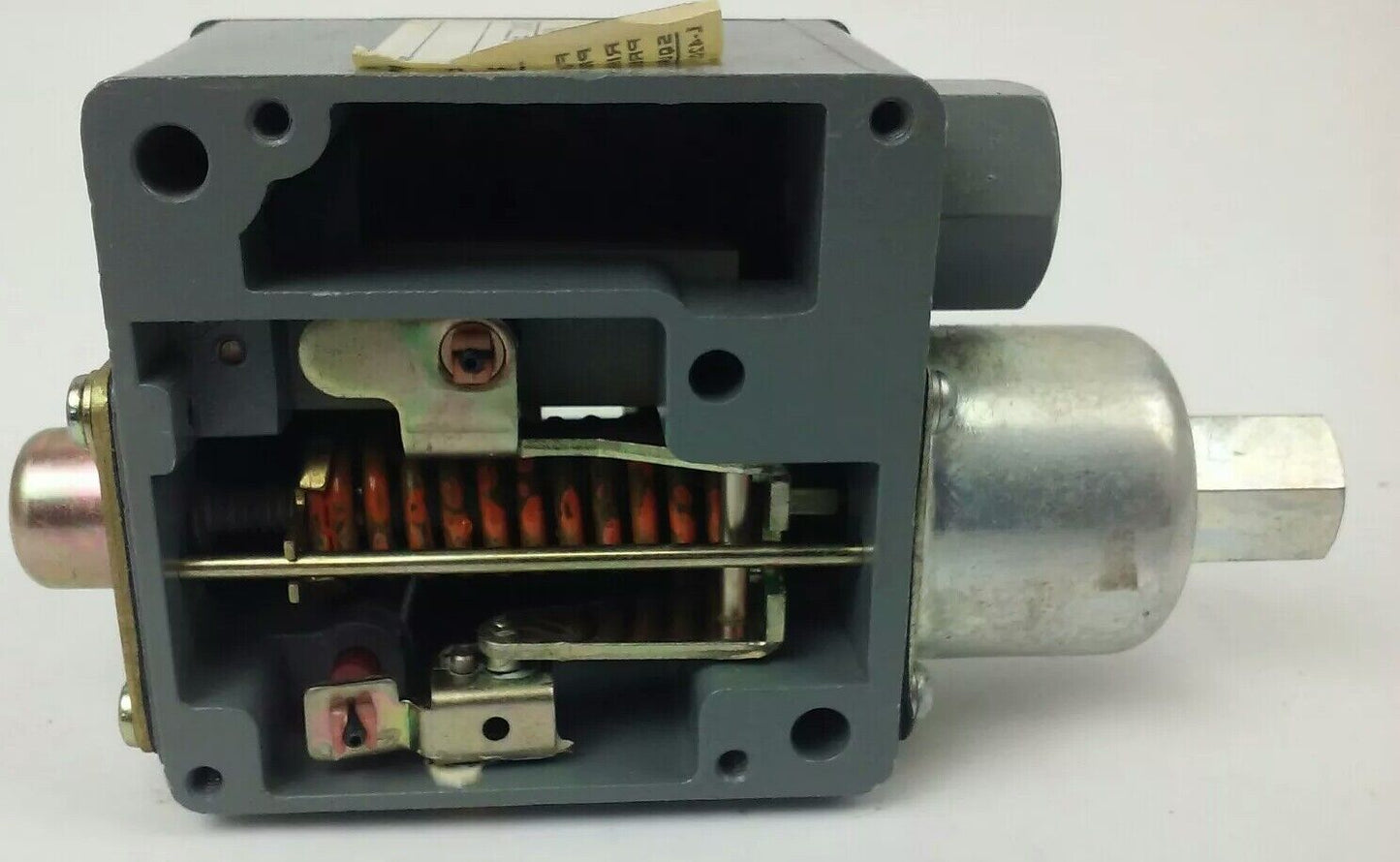SQUARE D 9012 ACW1S11 SER.B, PRESSURE SWITCH, SET 40-44 PSI, FORM V, 9012 ACW1