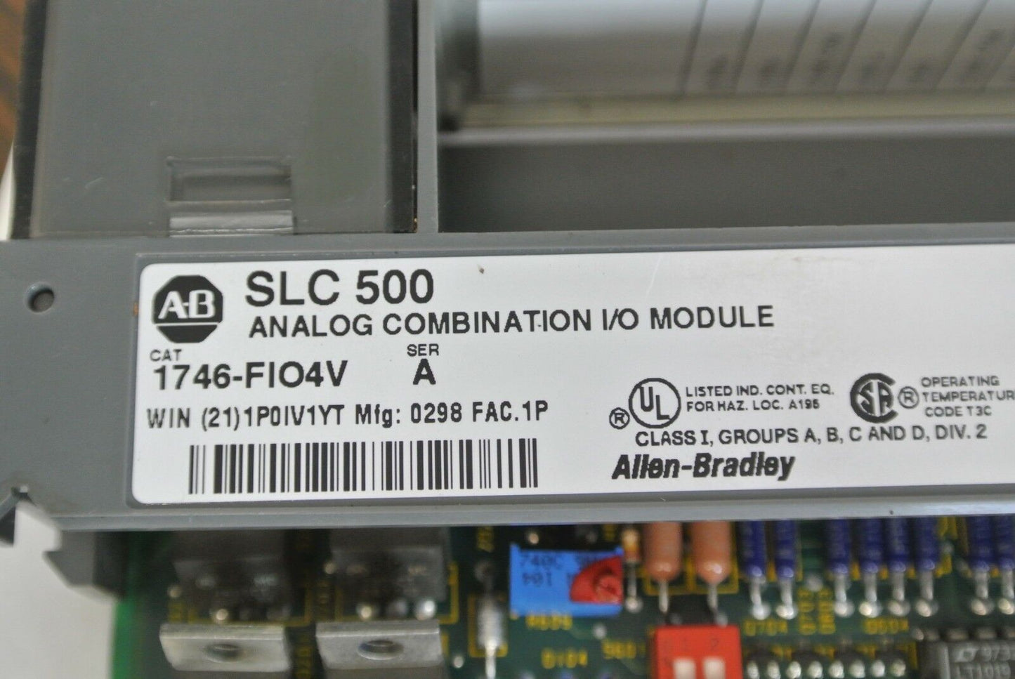 ALLEN-BRADLEY 1746-FIO4V - SLC500 - ANALOG COMBINATION I/O MODULE Ser. A