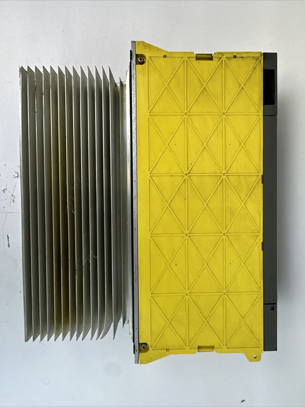 FANUC A06B-6096-H106 F SERVO AMPLIFIER OUTPUT 230VAC INPUT 283-325VDC