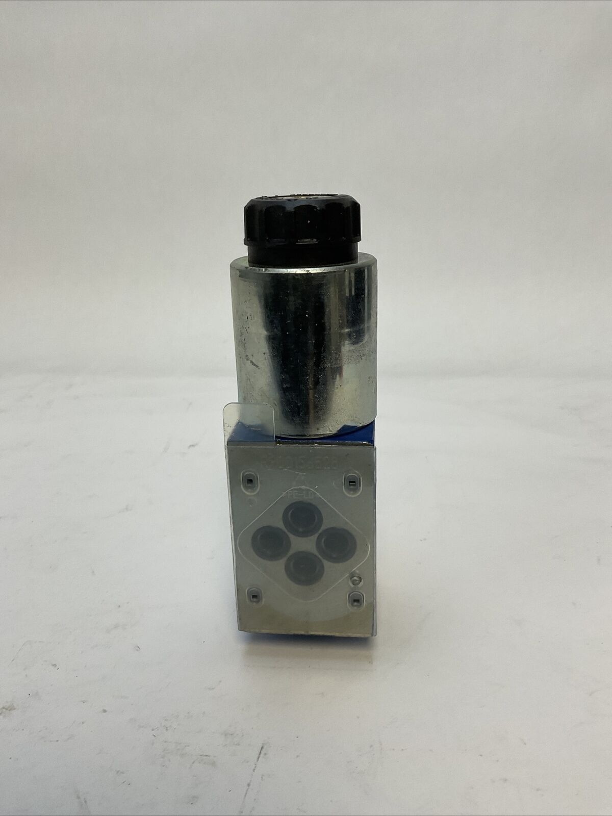 REXROTH R978017922 DIRECTIONAL CONTROL VALVE R901370939 24VDC 1.25A
