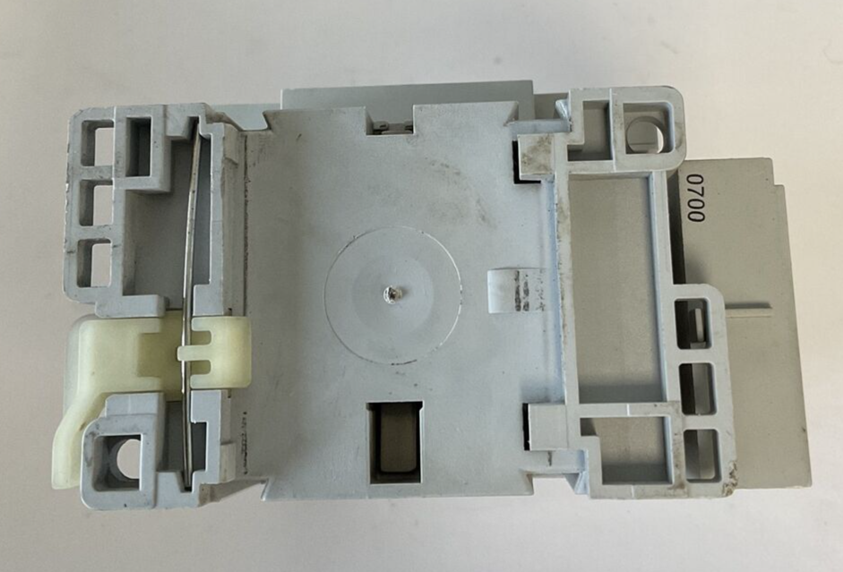 ALLEN BRADLEY 100-C37*00 CONTACTOR SER.B W/100-S SER.A 600VAC 50AMPS