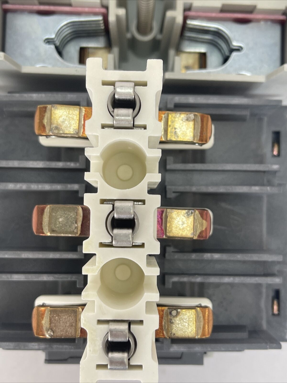 ABB A185-30 CONTACTOR 600VAC 150HP 3PH 250A COIL 400-415V 50HZ 480V 60HZ