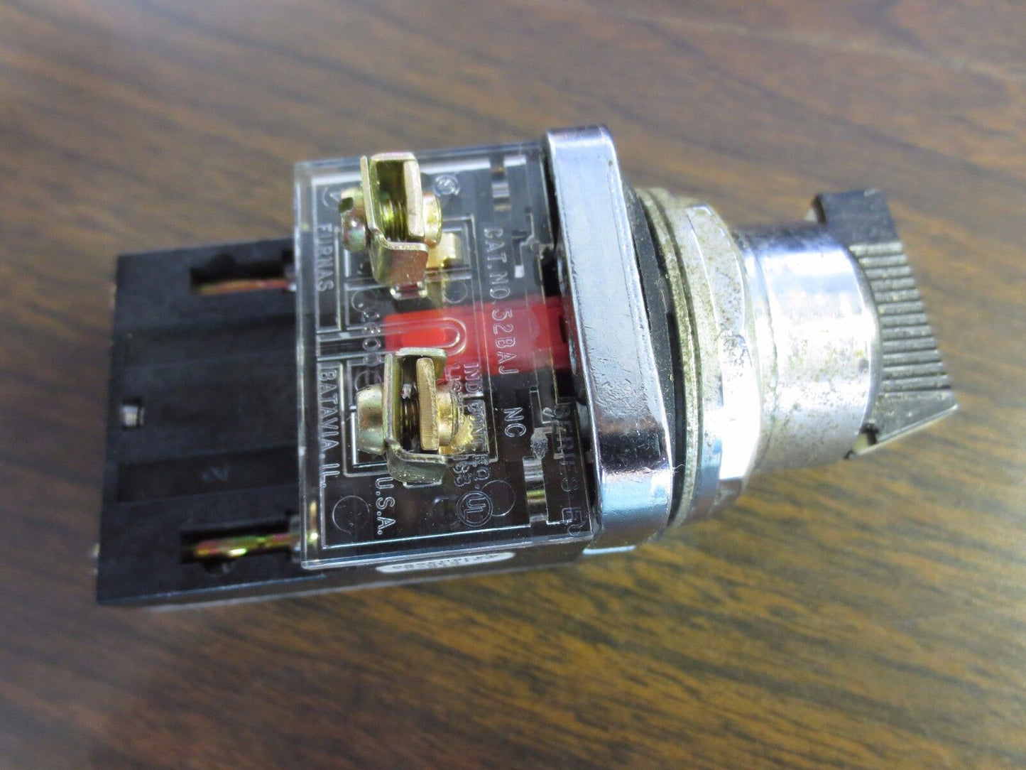 FURNAS 52SA2GAB Ser. F - THREE-POSITION SWITCH, CENTER OFF + 52BAJ