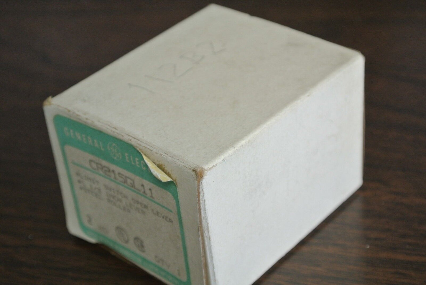 GE CR215GL11 - LIMIT SWITCH ROLLER LEVER 1.5" RADIUS - STEEL ROLLER NEW SURPLUS