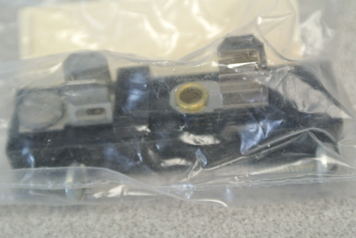 CUTLER-HAMMER C340FB1 FUSE BLOCK / NEW SURPLUS