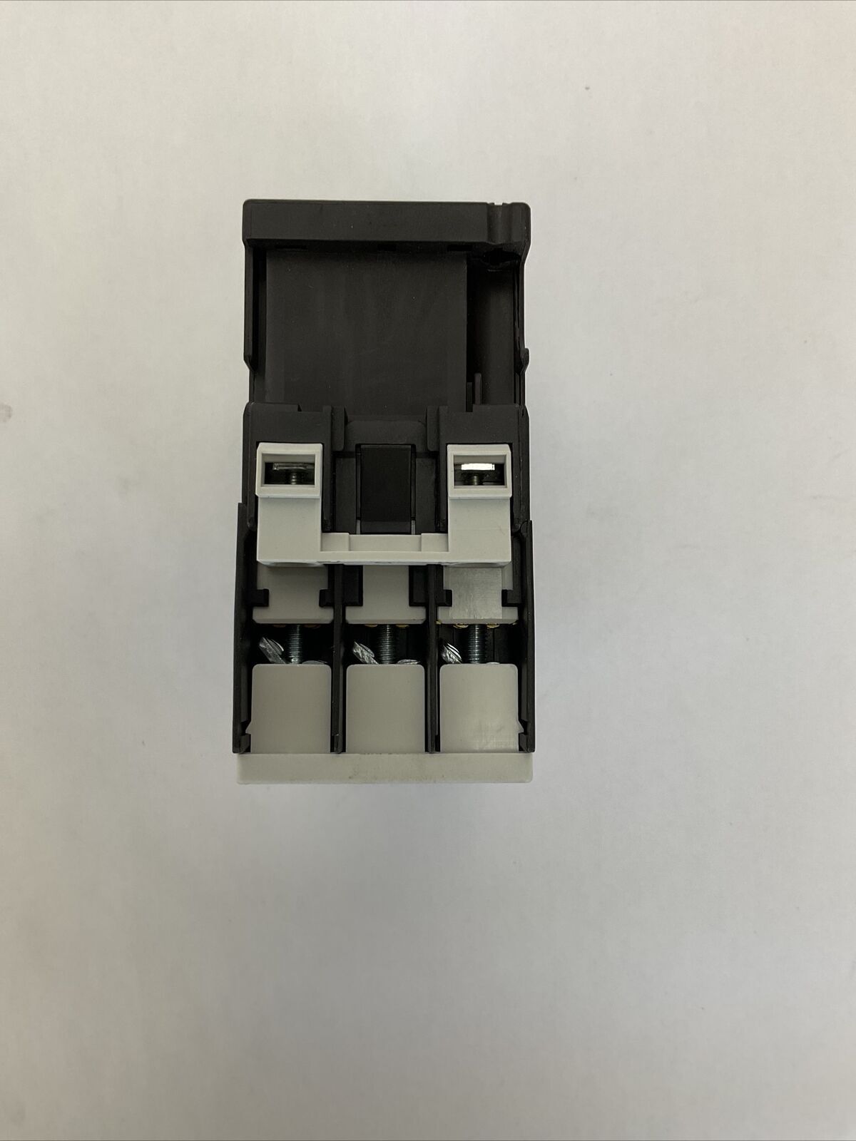 SIEMENS 3RT10261AC20 CONTACTOR 35A 600VAC 20HP 3POLE COIL 24V 50/60HZ