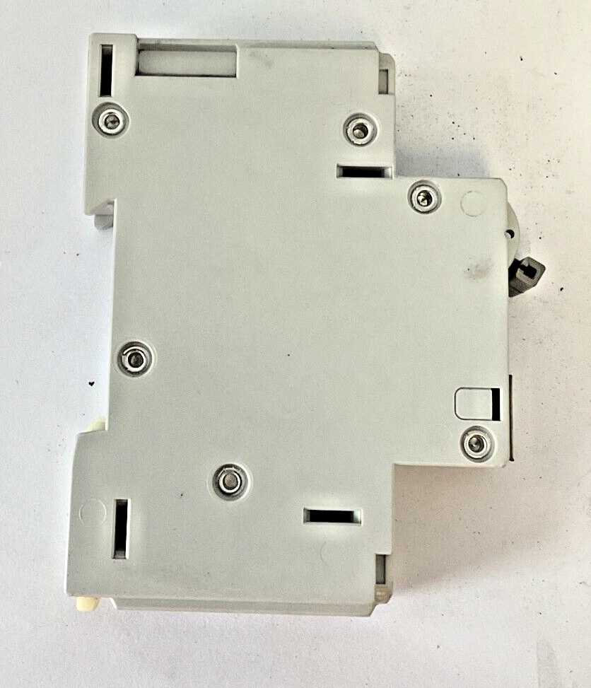 ALLEN BRADLEY 1492-CB1 G030 CIRCUIT BREAKER 3A SER.C 1/3HP 277VAC 1PH**LOTOF4**