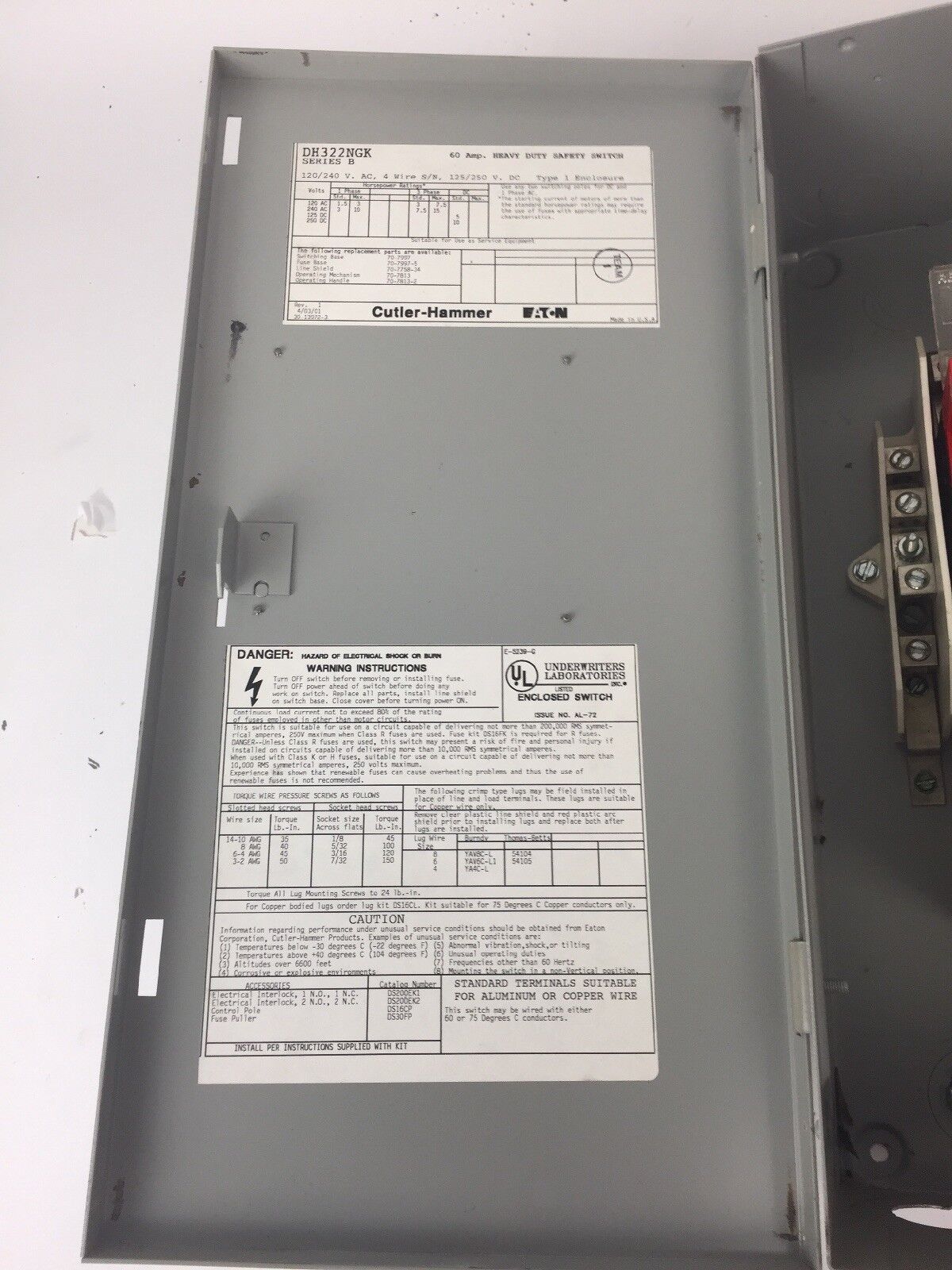 CUTLER HAMMER DH322NGK FUSIBLE HD SAFETY SWITCH 240VAC 250VDC 60AMP 3P TYPE 1
