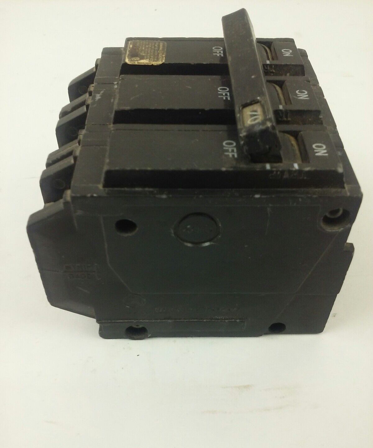 GENERAL ELECTRIC THQL32070 CIRCUIT BREAKER 70A, 240V, 3P, USED MISSING ONE LUG