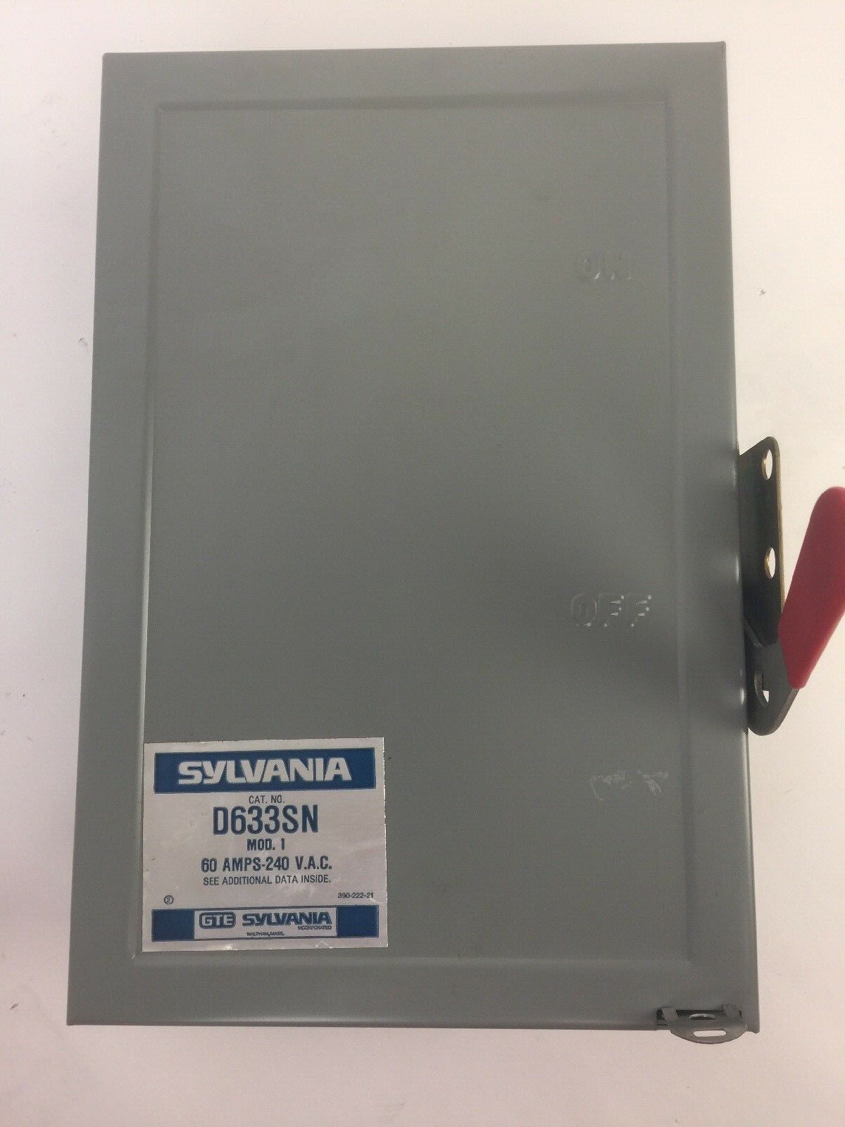SYLVANIA D633SN FUSIBLE SAFETY SWITCH 60A 240VAC 3 POLE NEMA 1 SURFACE ENCLOSURE