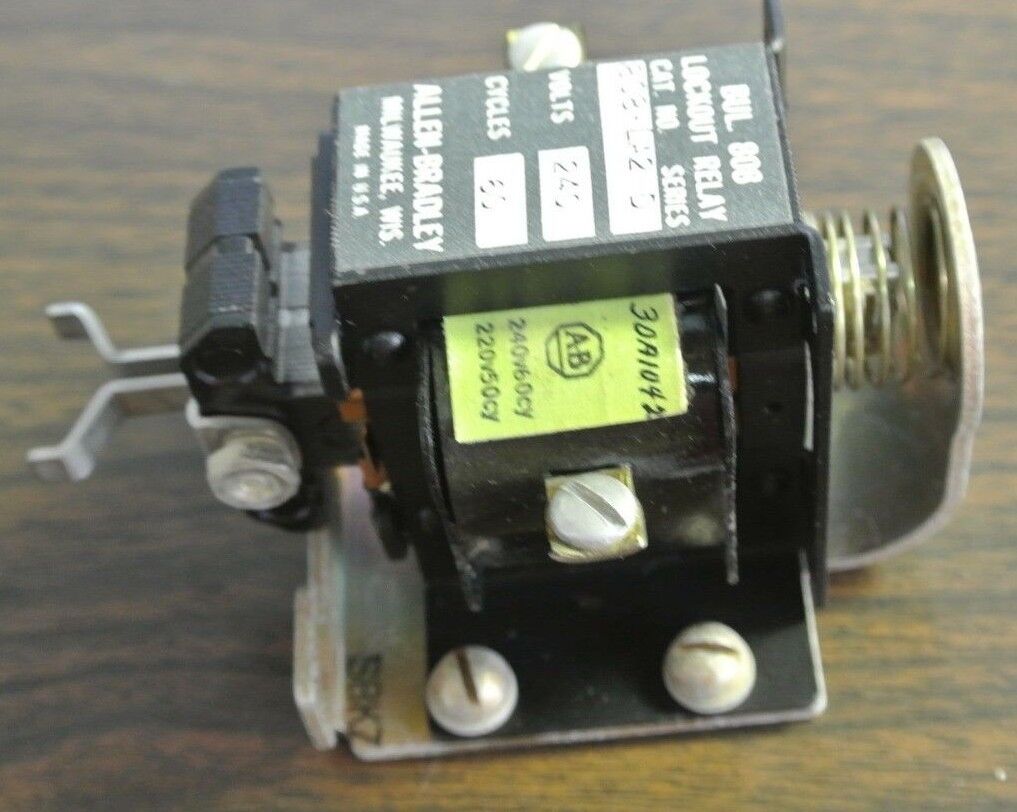 ALLEN-BRADLEY 808-LA2, Ser. D - LOCKOUT RELAY - 240V, 60Hz - NEW SURPLUS
