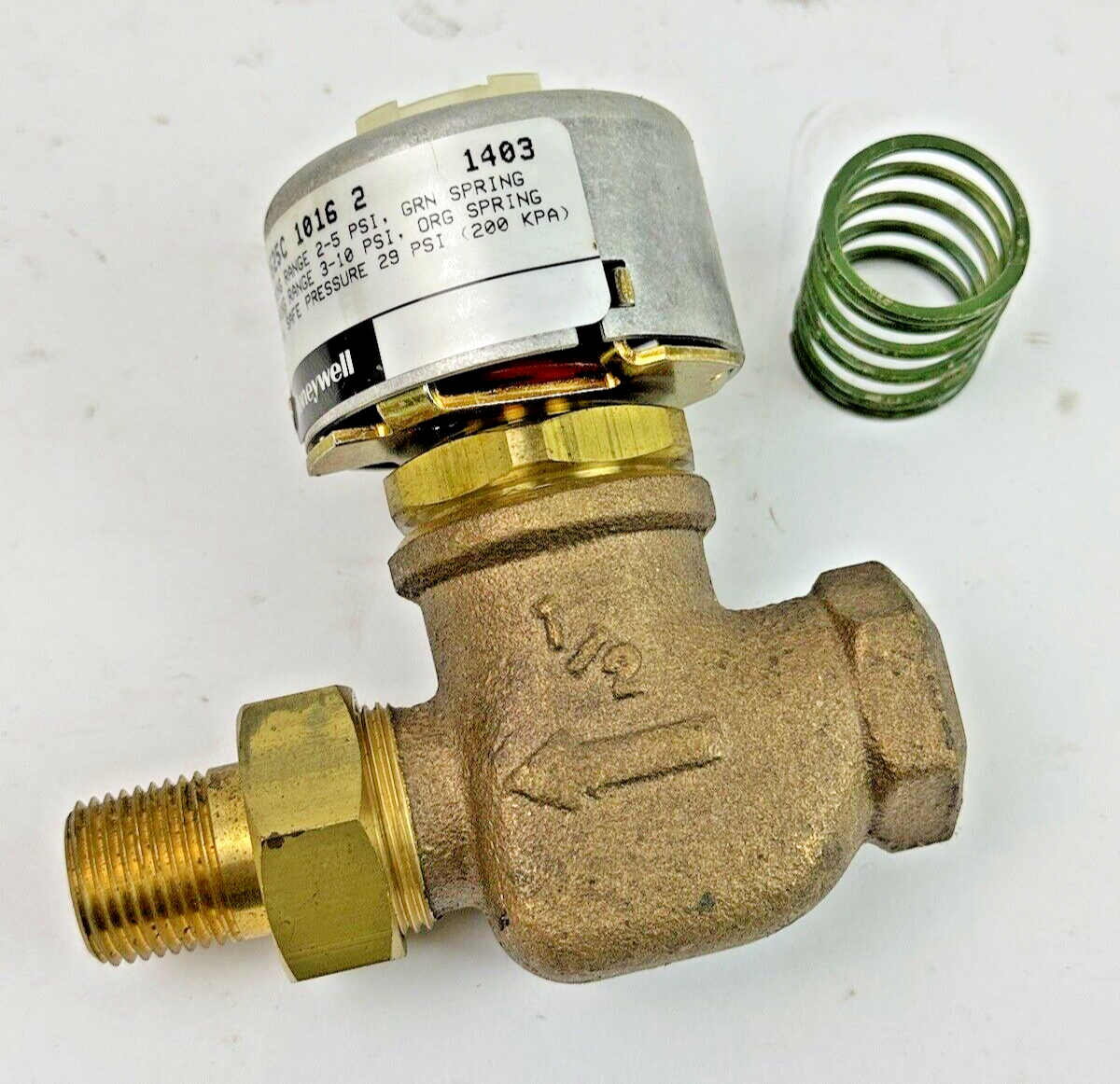 HONEYWELL - VP525C1016 2 - 1/2" NPT MALE UNION TWO-WAY UNITARY VALVE (2 Cv)