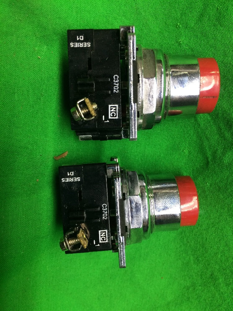 *LOT OF 2* CUTLER HAMMER 10250T/91000T RED PUSH BUTTON A600 P600