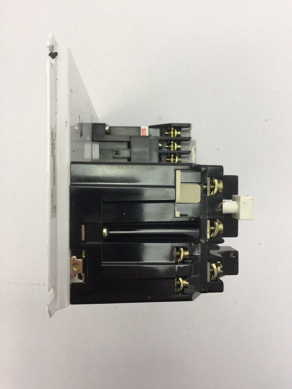 ALLEN BRADLEY 105-A09NDJ0V REVERSING STARTER 100-A09ND3 600VAC 9A 592-J0V16 W33