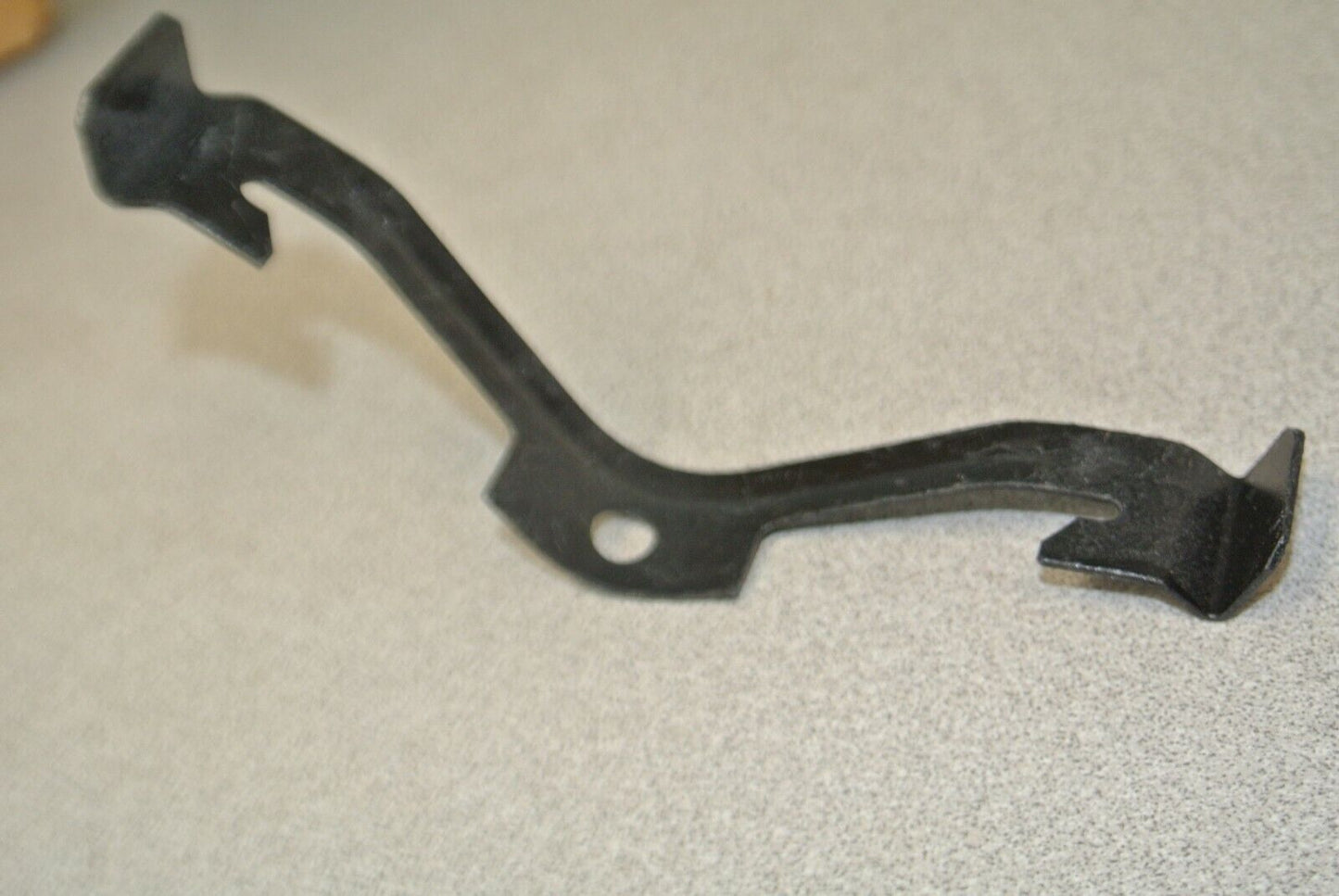 LOT of 98 / ERICO CADDY K16 KON-CLIP / CONDUIT HANGER- NEW SURPLUS - for 1" EMT