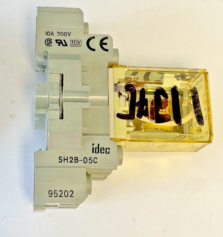 IDEC SH2B-05C RELAY SOCKET / RH2B-U RELAY 24VDC ***LOTOF2***