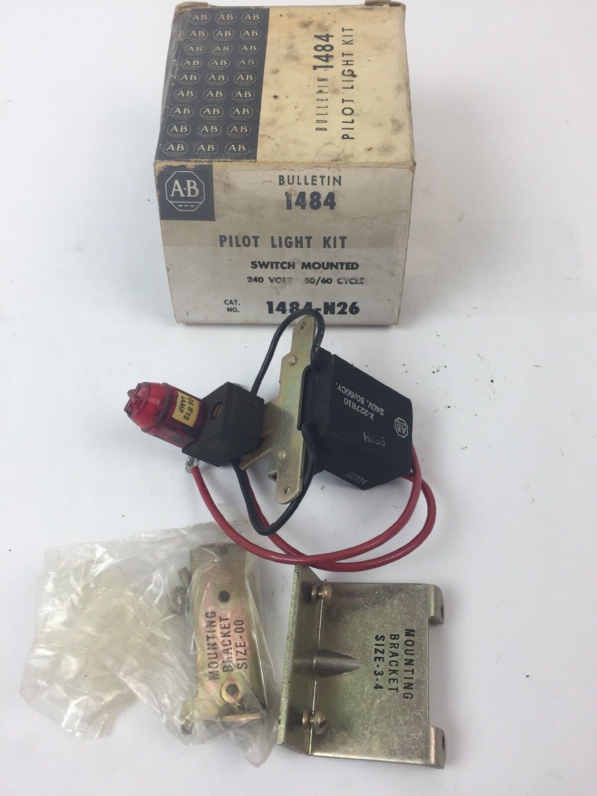 ALLEN BRADLEY 1484-N26 PILOT LIGHT KIT SWITCH MOLDED 240 VOLT 50/60 CYCLE